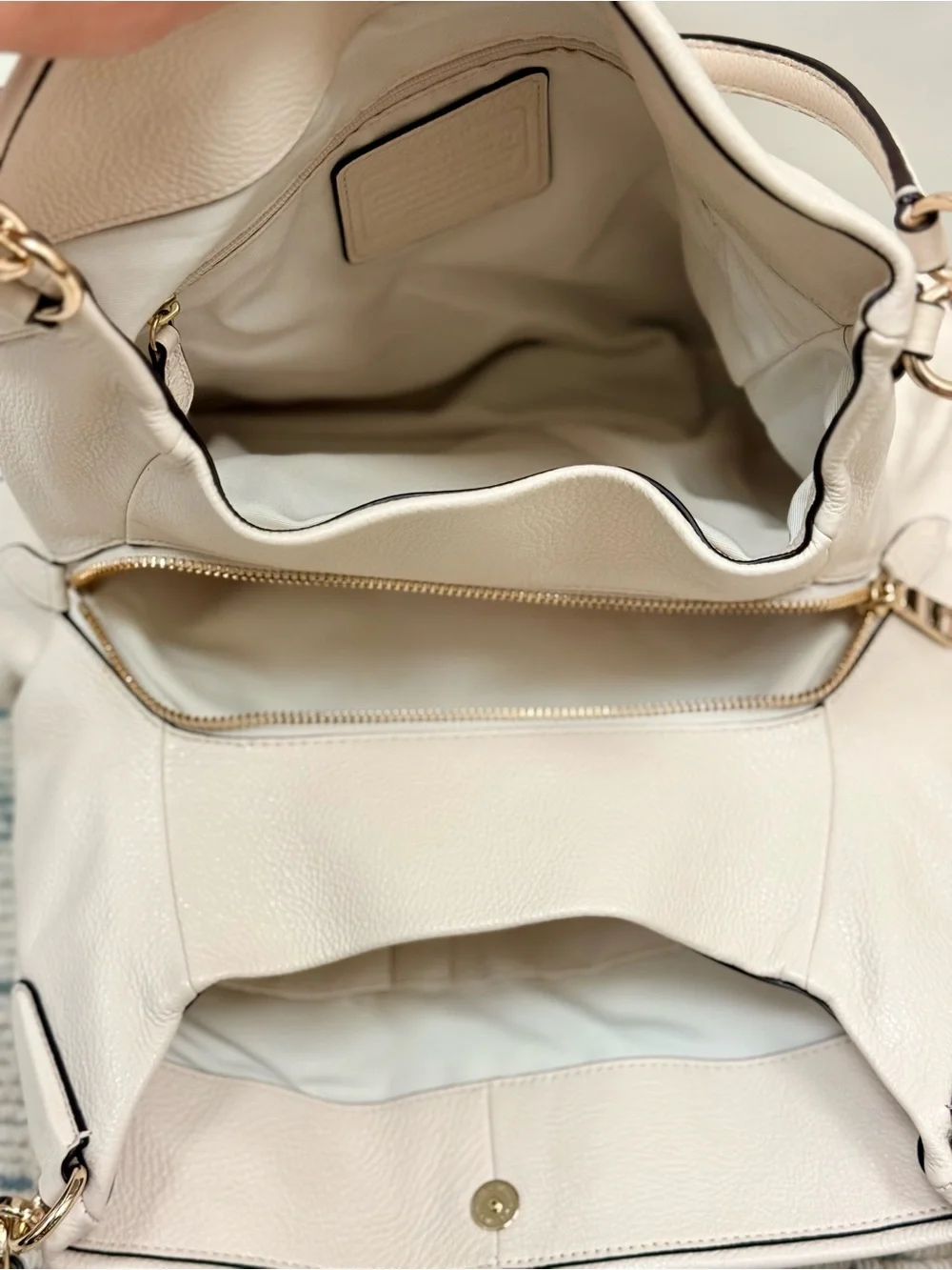 COACH Vintage Y2K Everyday Madison Phoebe White Pebbled Leather Hobo Handbag